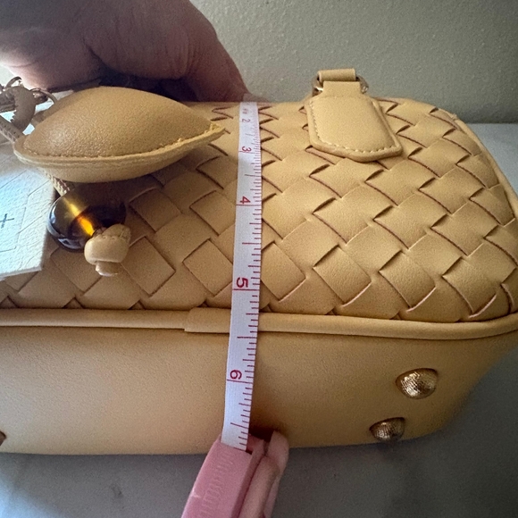 ​Bottega Vibe Kayla+Ava Yellow Woven Mini Satchel Crossbody with Heart Charm NWT - Picture 8 of 12